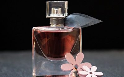 Tous les gestes pour bien appliquer son parfum